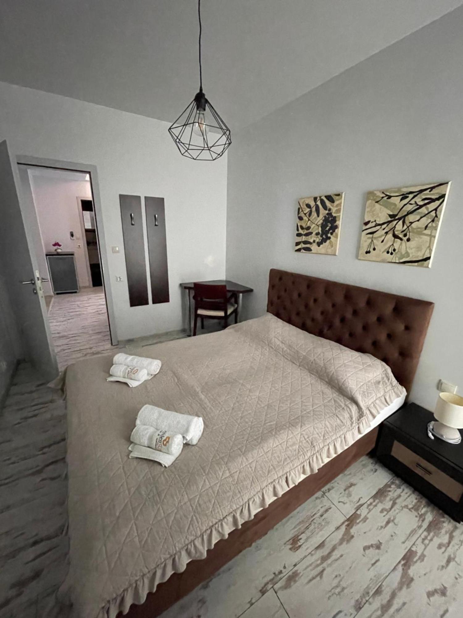 Golden Sun Apartments Мєлно Екстер'єр фото
